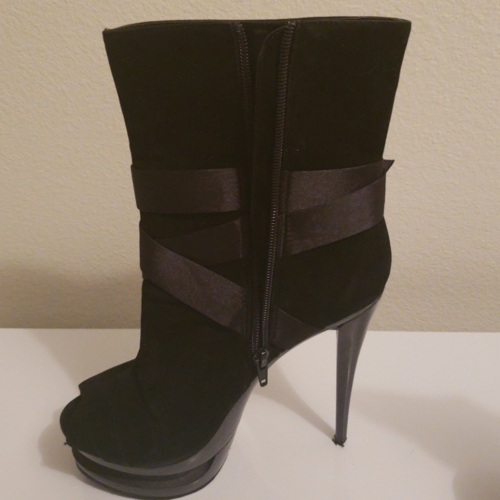 Shoe - Picture 2 of 3